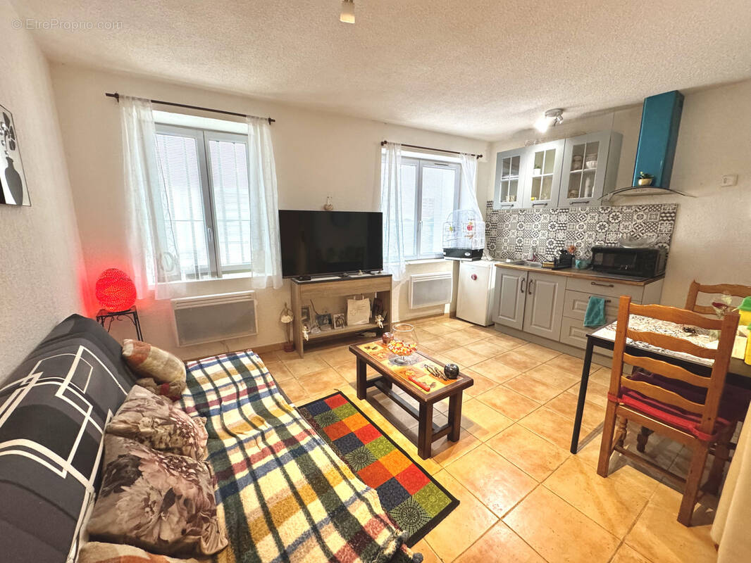 Appartement à SOLLIES-PONT