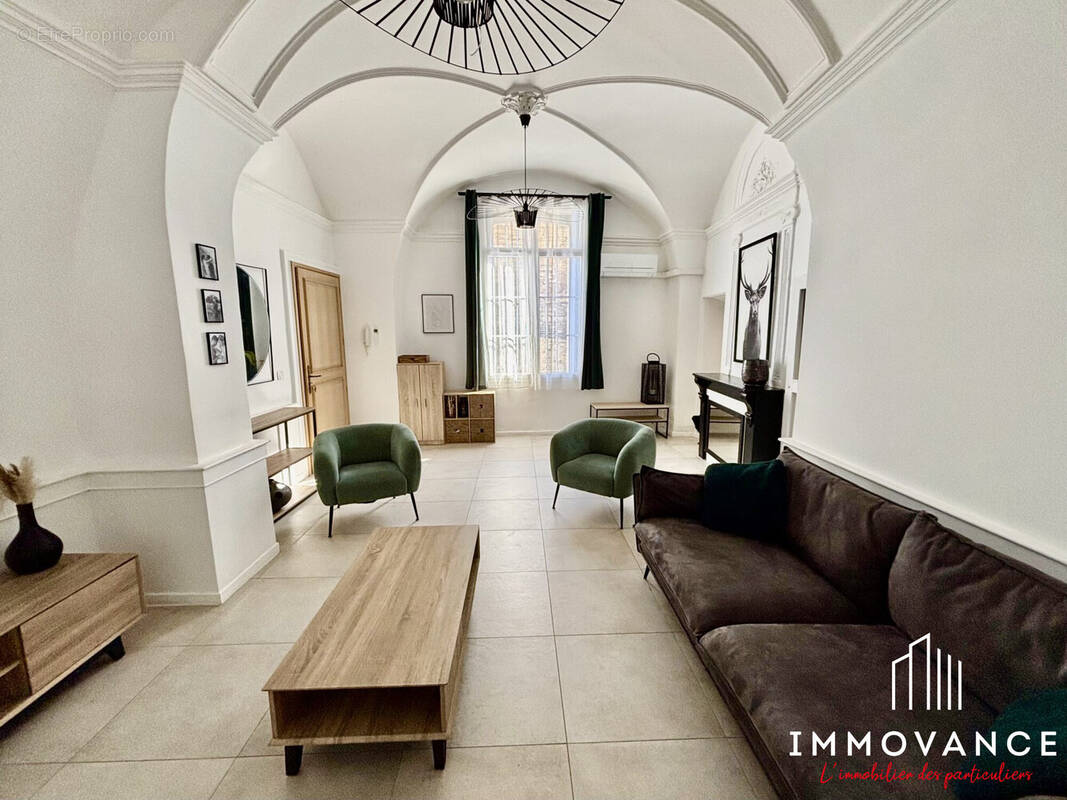 Appartement à COURNONTERRAL