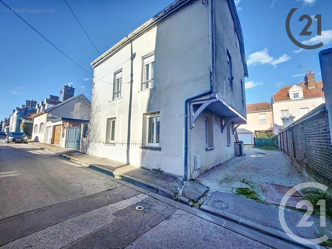 Maison à SAINTE-SAVINE