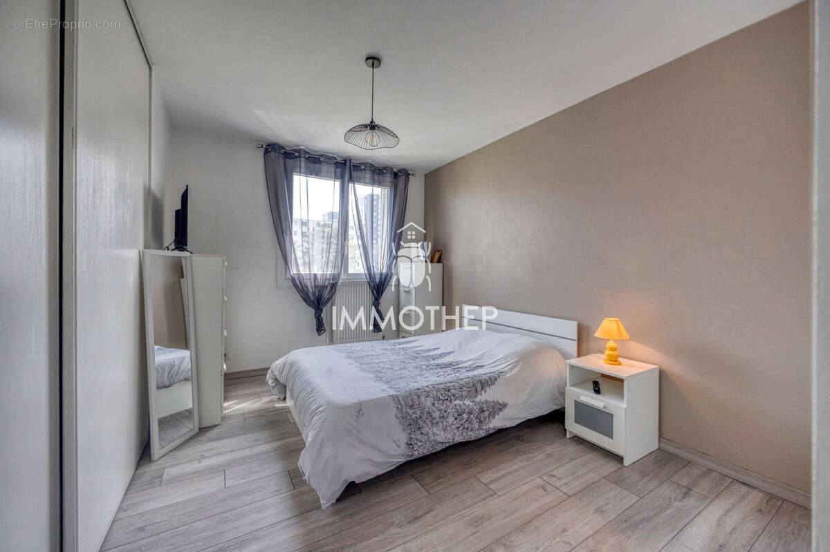 Appartement à LE PONT-DE-CLAIX
