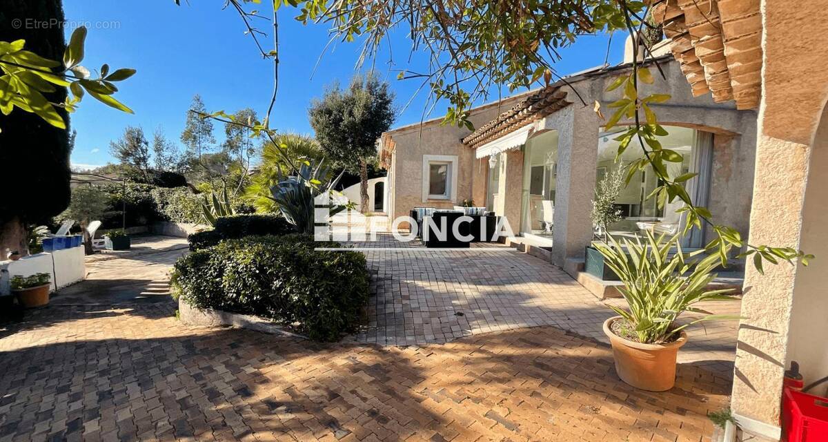 Maison à ROQUEBRUNE-SUR-ARGENS