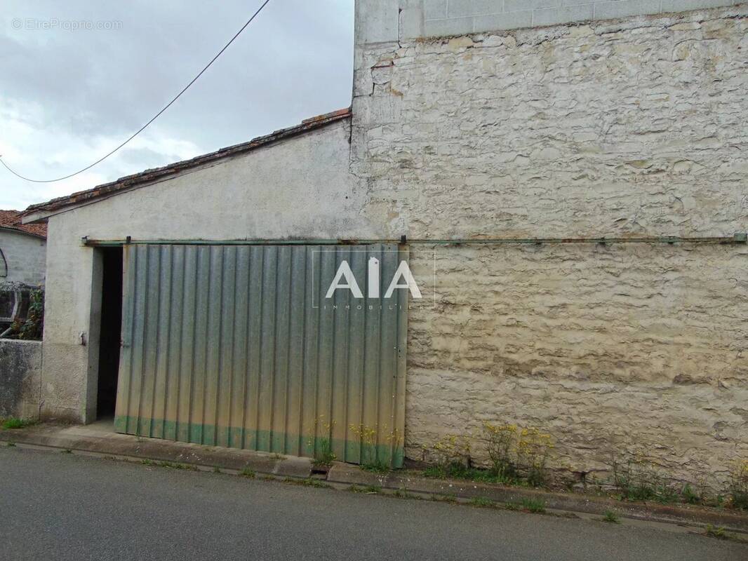 Commerce à SOUVIGNE