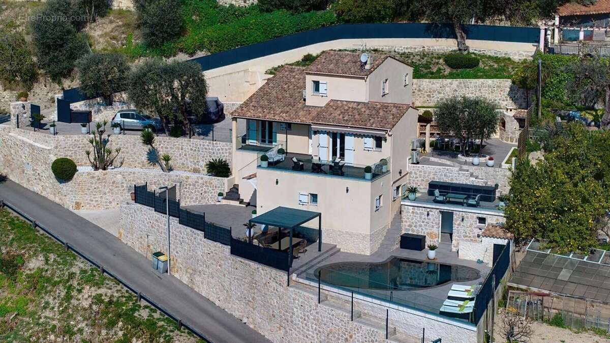 Maison à EZE