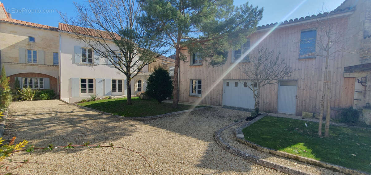 Maison à CHATEAUNEUF-SUR-CHARENTE