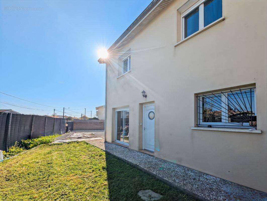 Maison à PAREMPUYRE