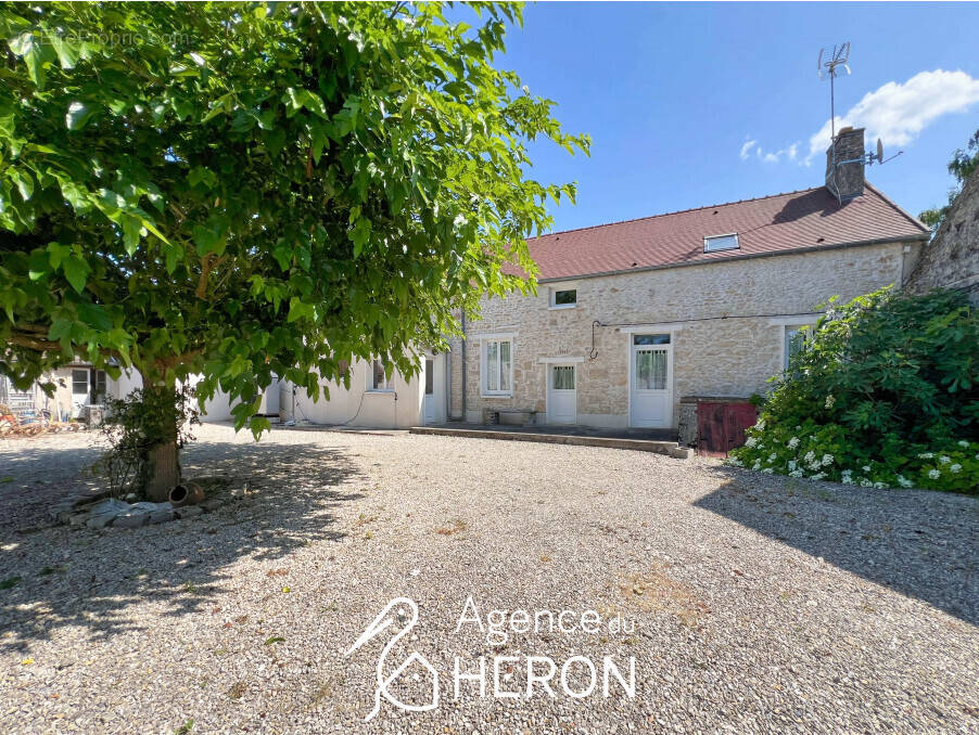 Maison à LA CHAPELLE-LA-REINE