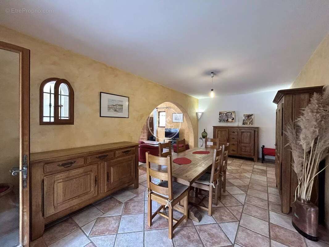 Maison à BAGNOLS-EN-FORET