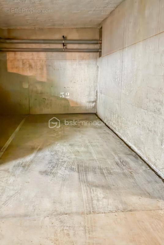 Parking à MONTEVRAIN