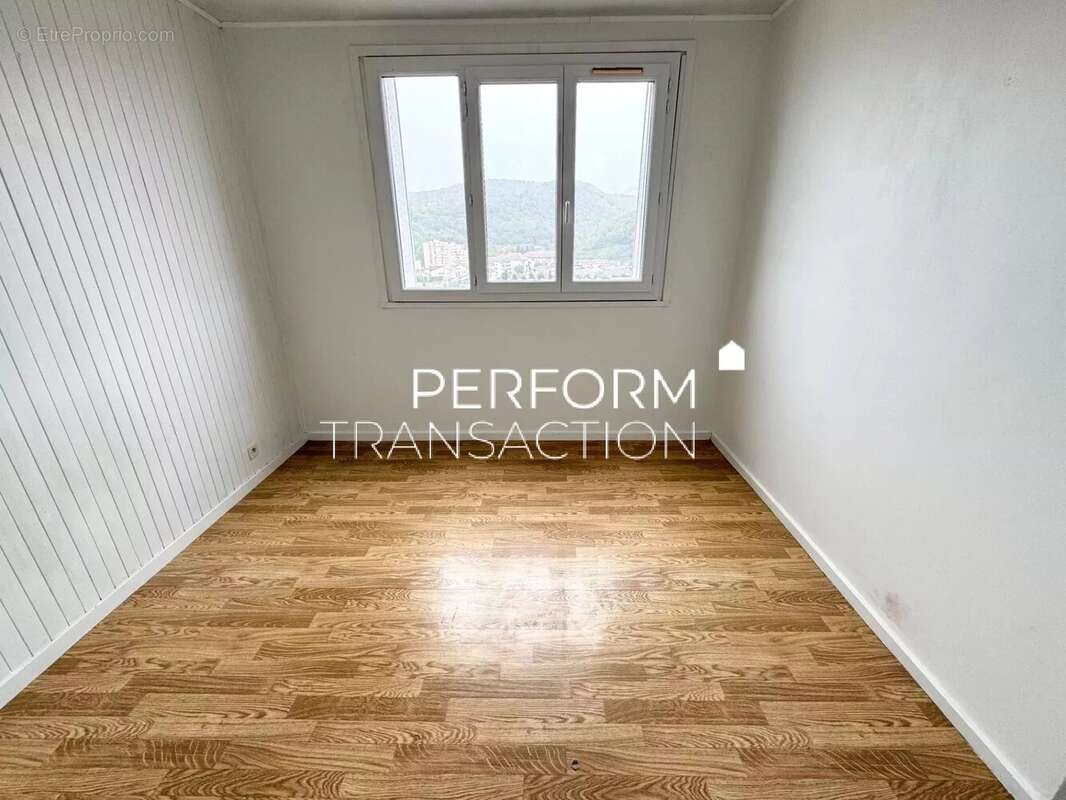 Appartement à LE PONT-DE-CLAIX