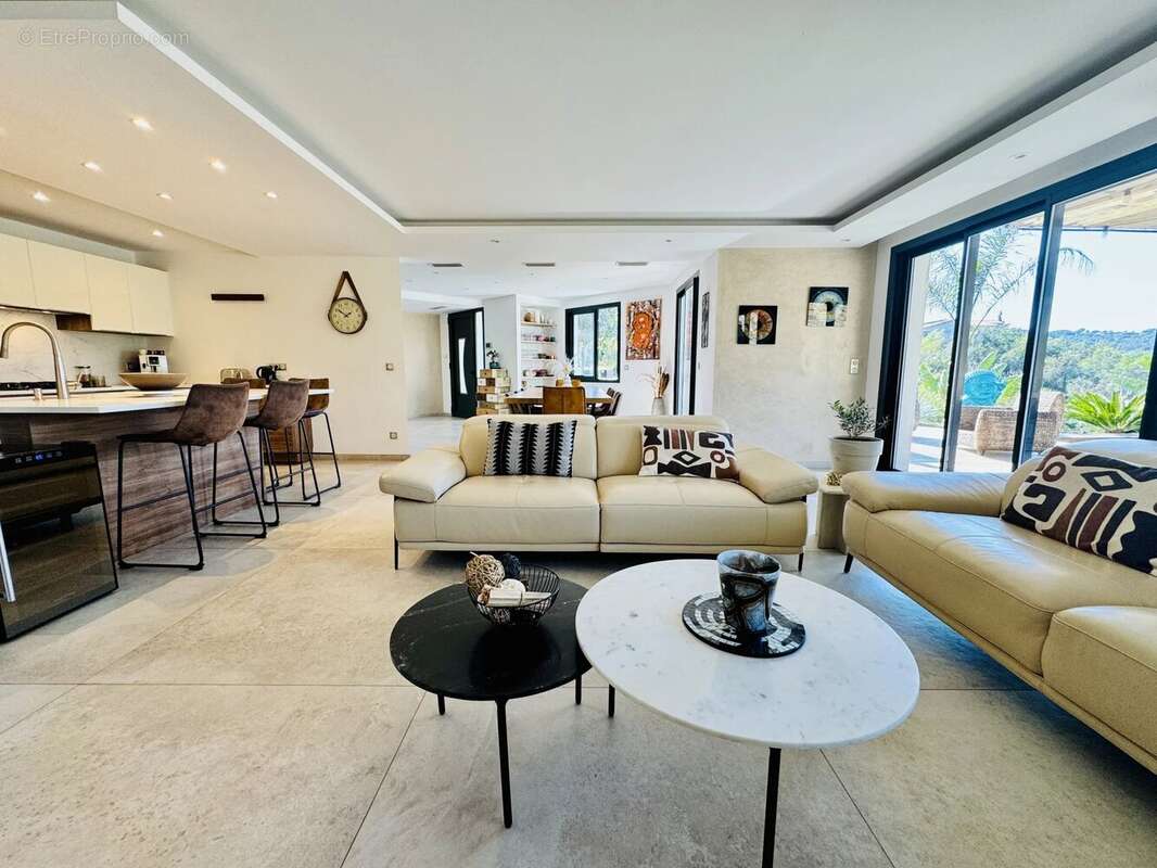 Maison à VALLAURIS