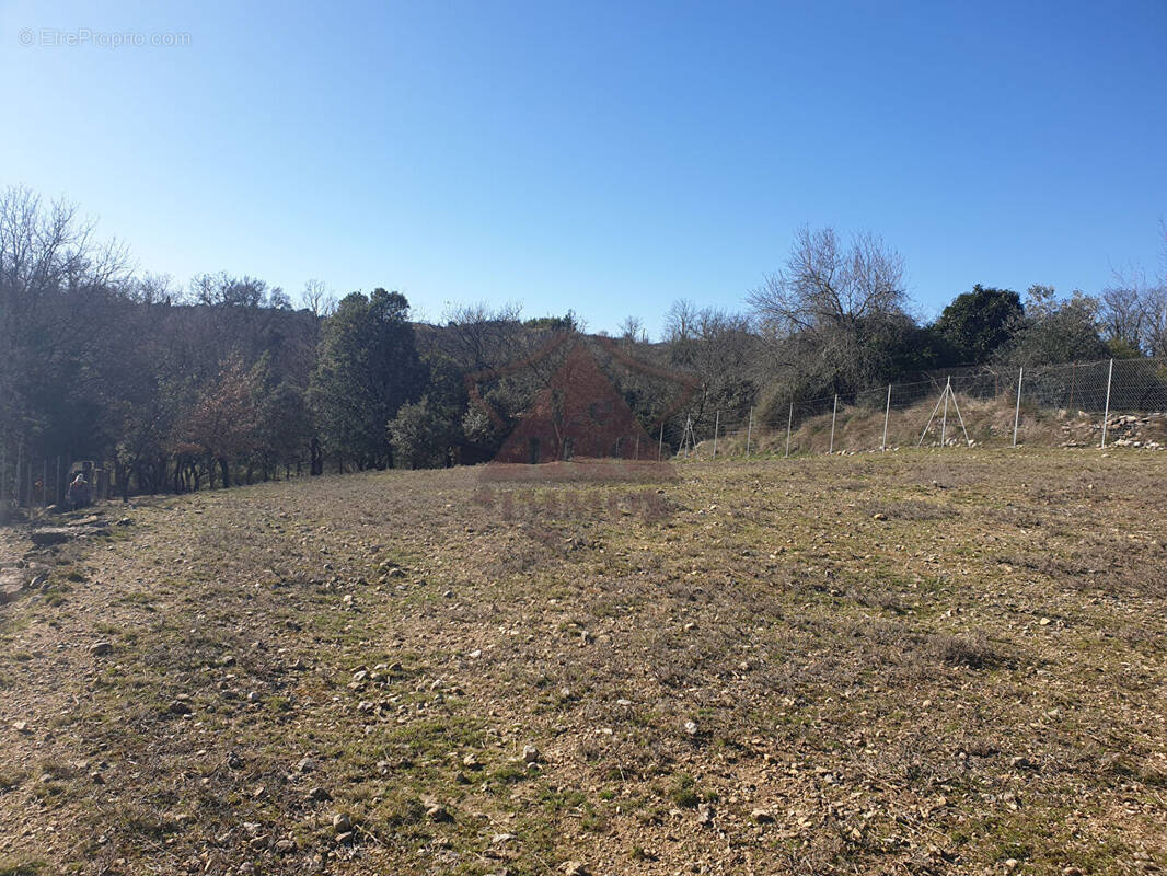 Terrain à LES MAGES