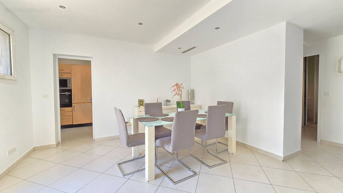 Appartement à VILLENEUVE-LOUBET