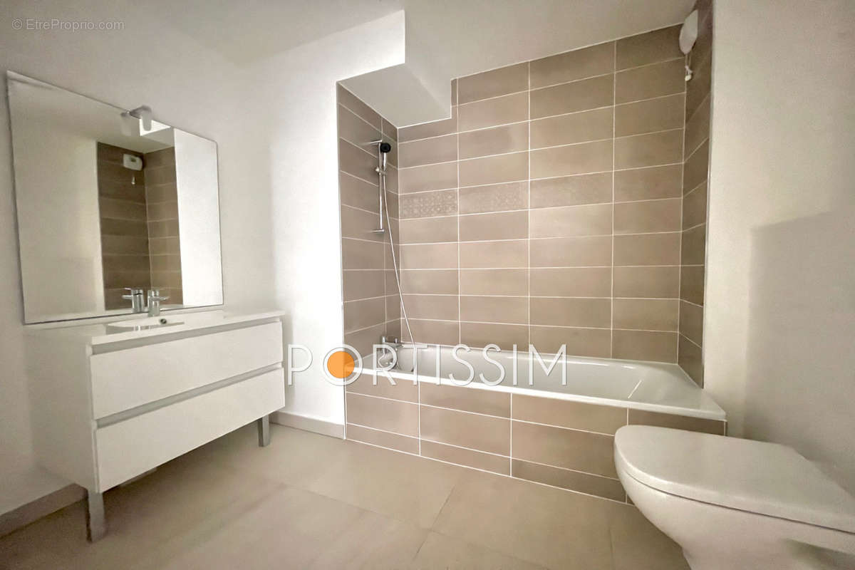 Appartement à SAINT-LAURENT-DU-VAR