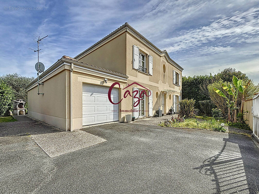 Maison à FARGUES-SAINT-HILAIRE