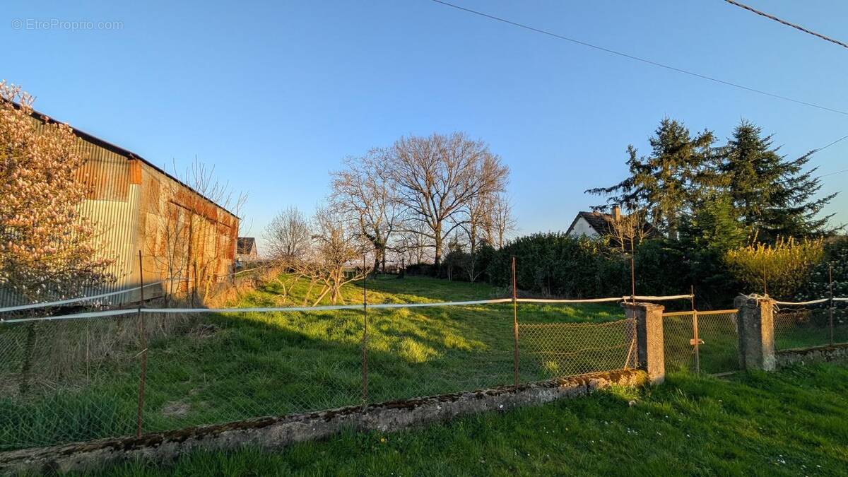Terrain à BROIN