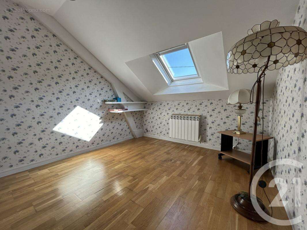 Maison à VERNEUIL-EN-HALATTE