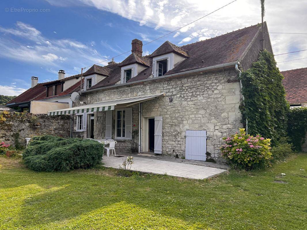 Maison à SAINT-VAAST-DE-LONGMONT
