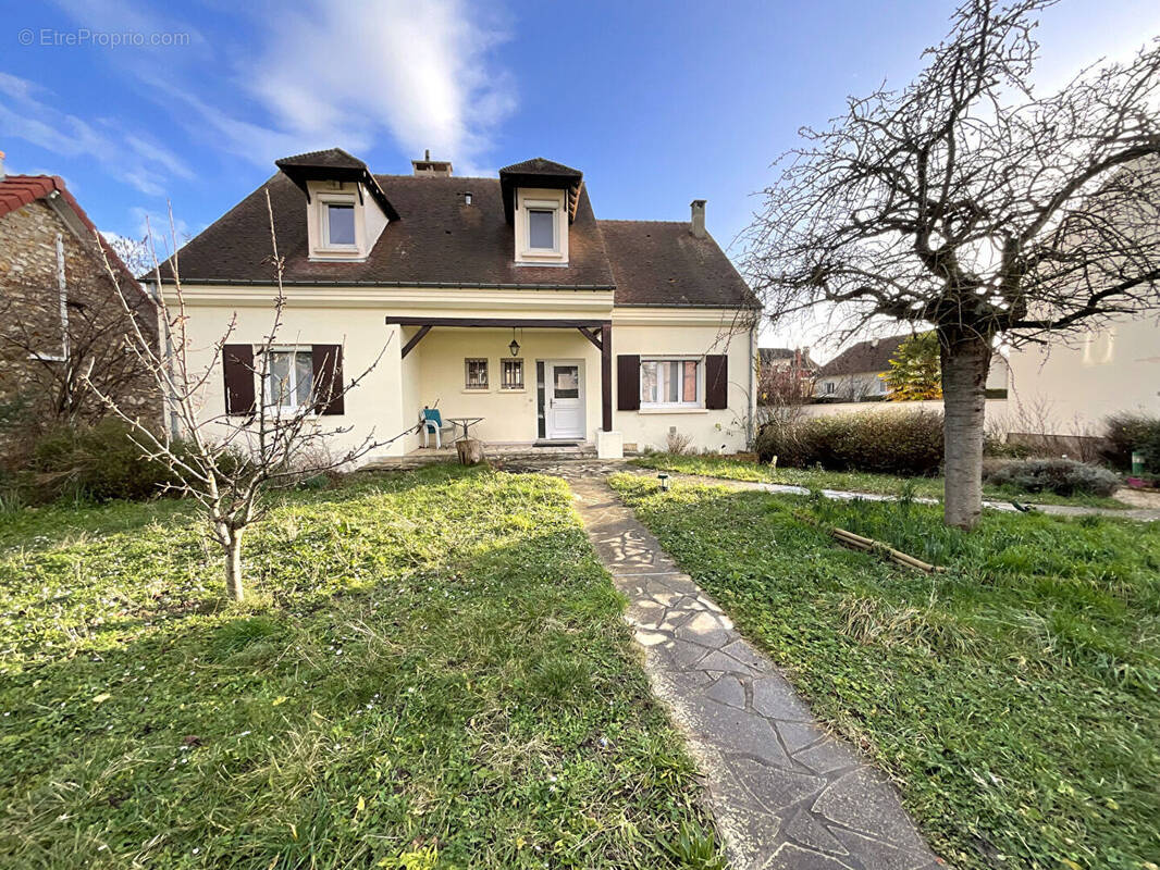 Maison à CHANTELOUP-LES-VIGNES