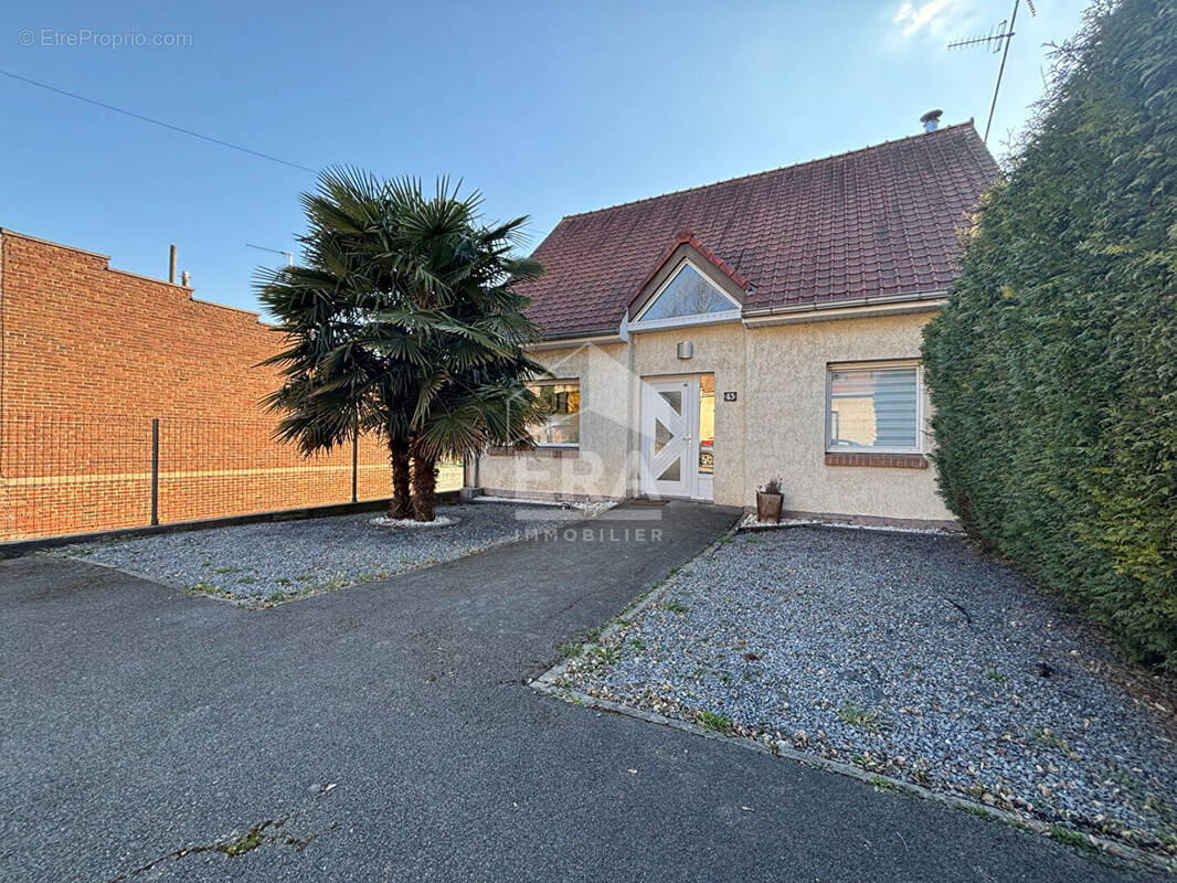 Maison à COURRIERES