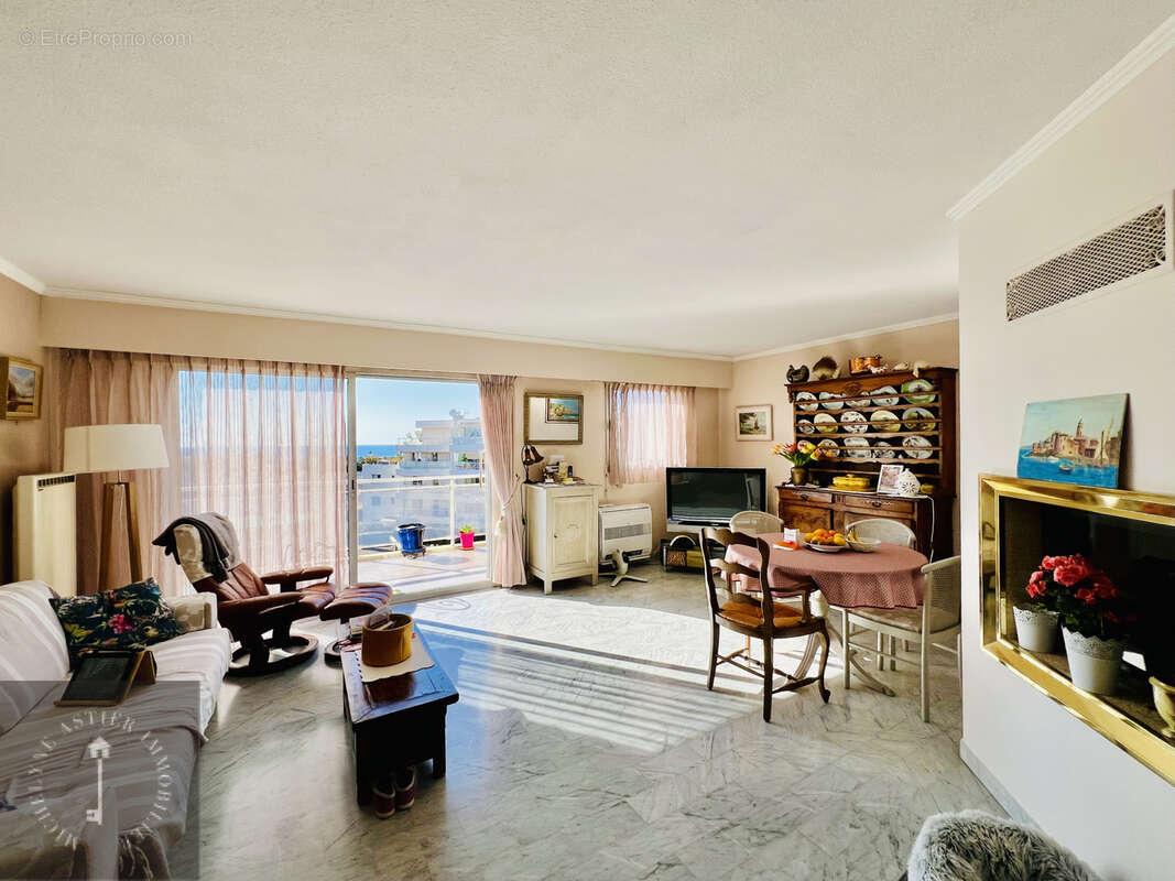 Appartement à SAINT-LAURENT-DU-VAR