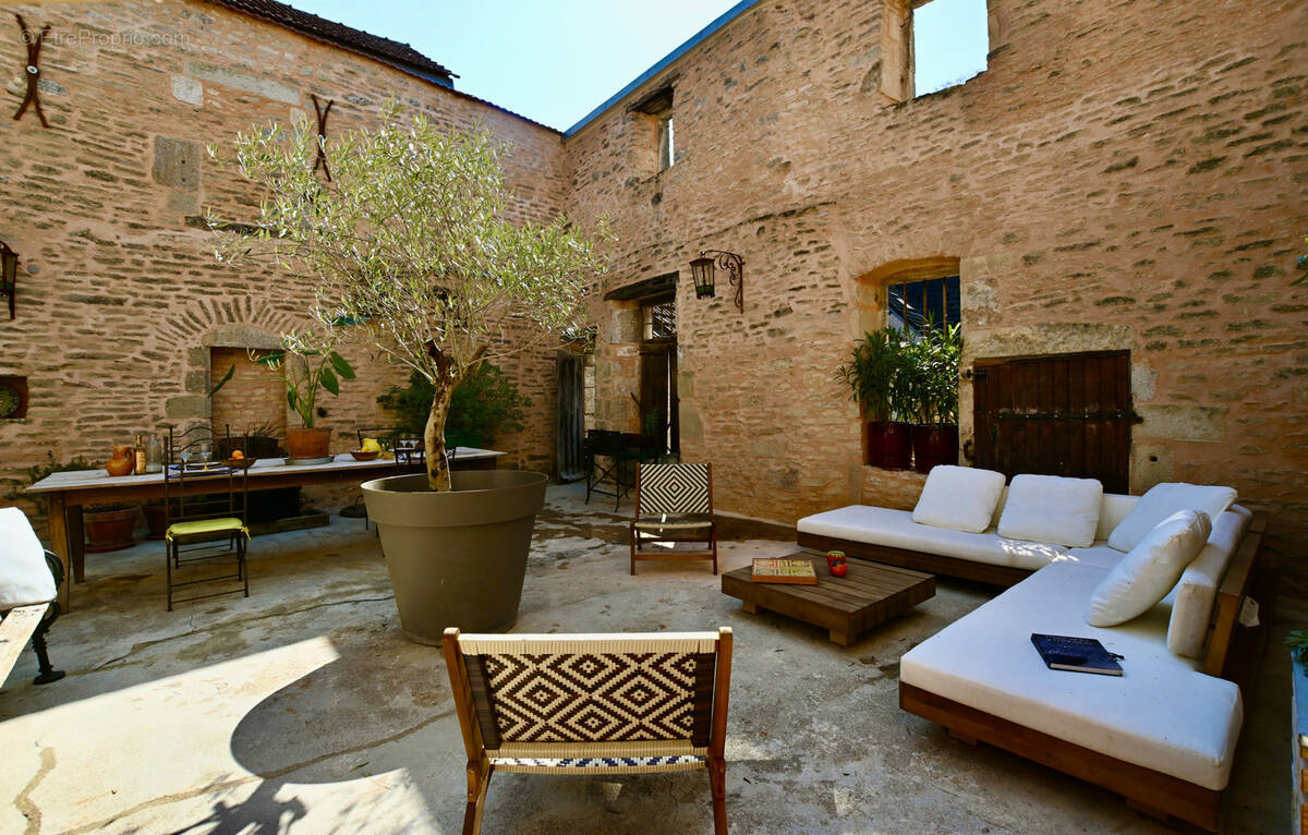 Maison à NOYERS