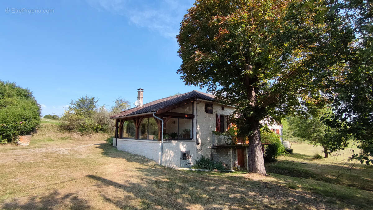 Maison à MONTAIGU-DE-QUERCY