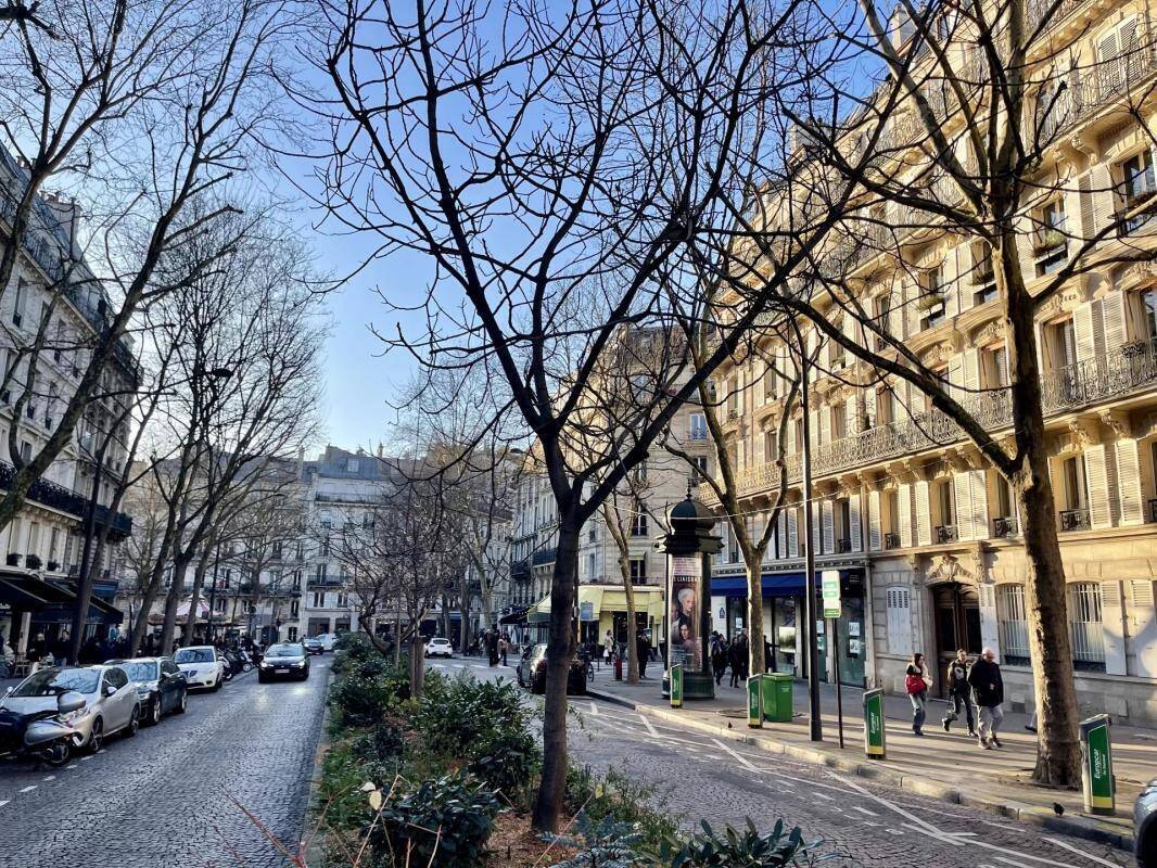 Commerce à PARIS-9E