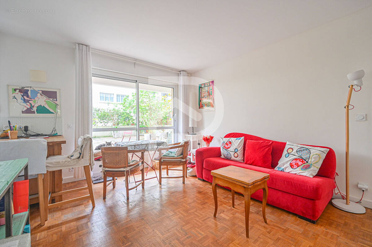 Appartement à PARIS-15E