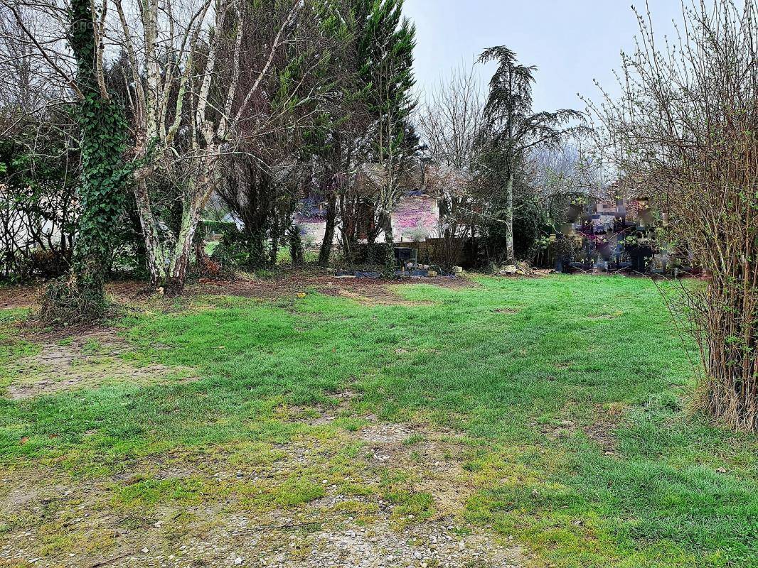 Terrain à BONNETAN