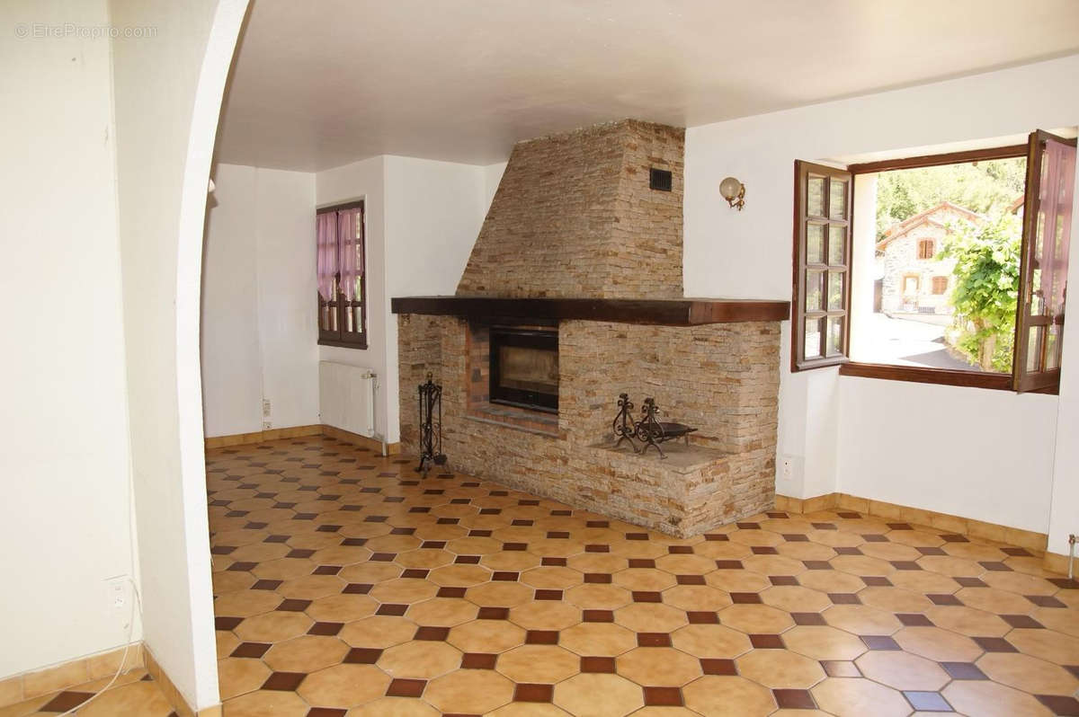 Maison à MOLOMPIZE