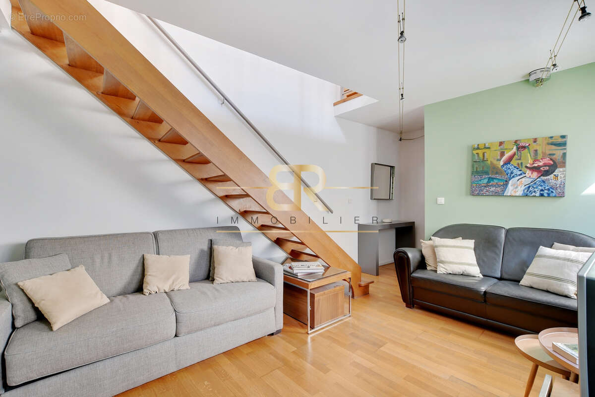 Appartement à PARIS-1E