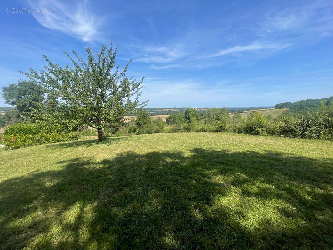 Terrain à LEVIGNAC