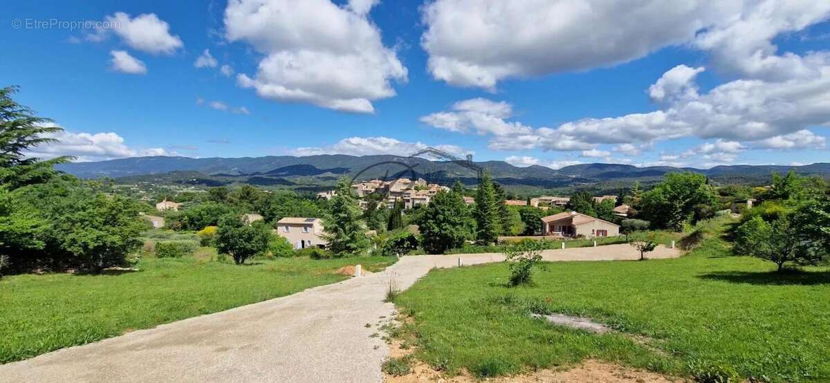 Terrain à GRAMBOIS