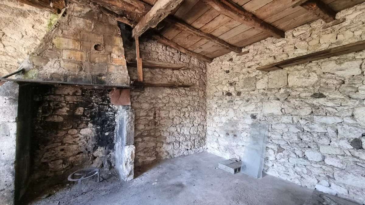 Maison à MONTAIGU-DE-QUERCY