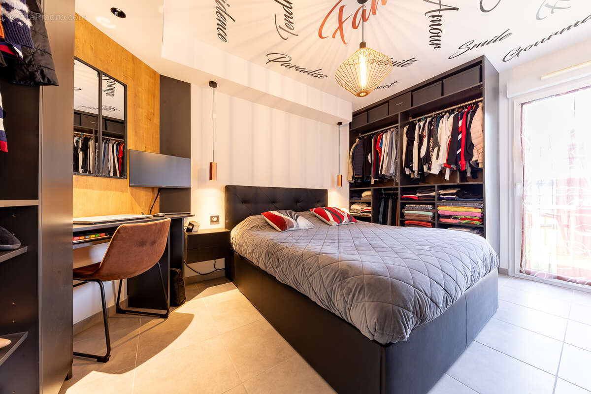 Appartement à SAINT-LAURENT-DU-VAR