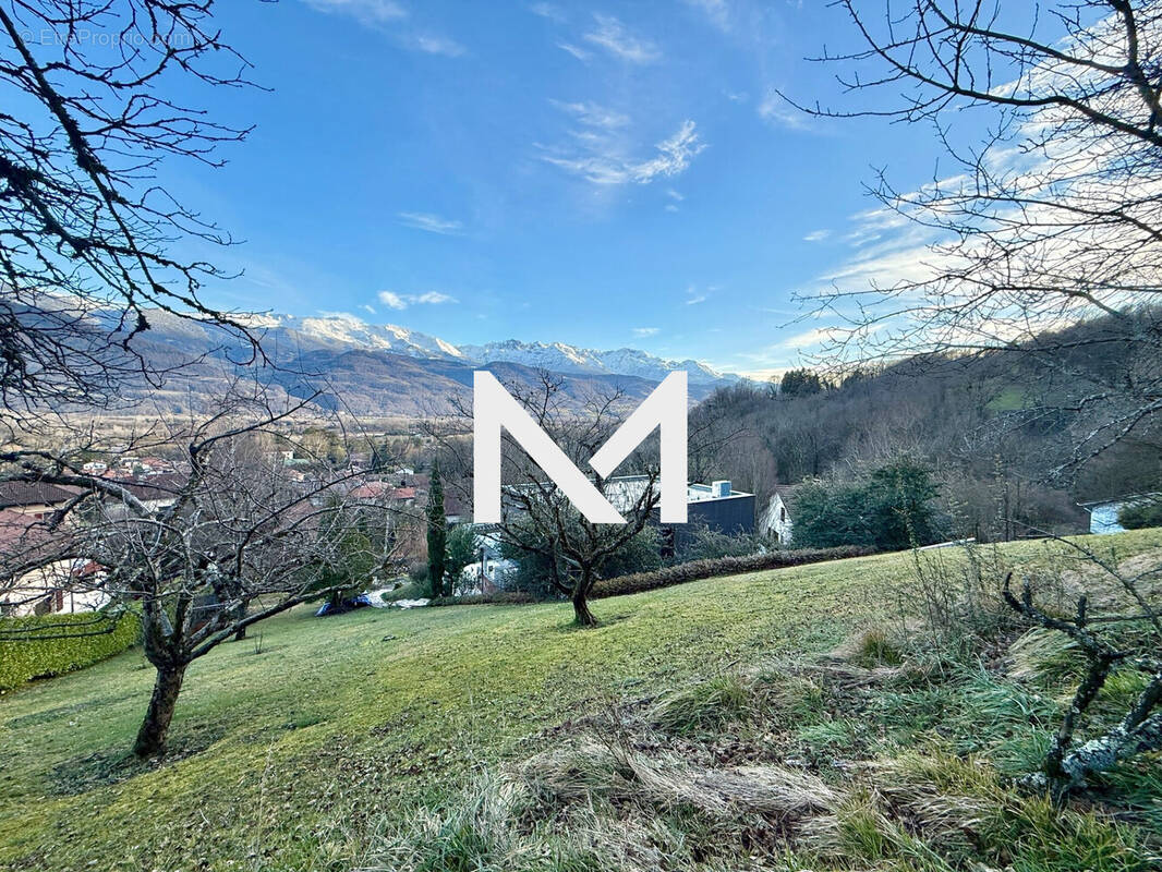 Terrain à LA TERRASSE