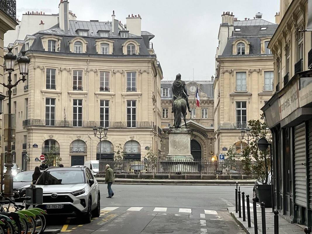 Autre à PARIS-2E