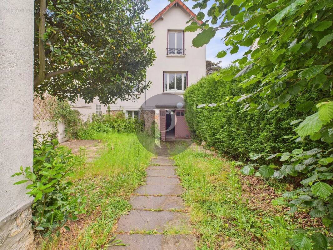 Maison à VERRIERES-LE-BUISSON