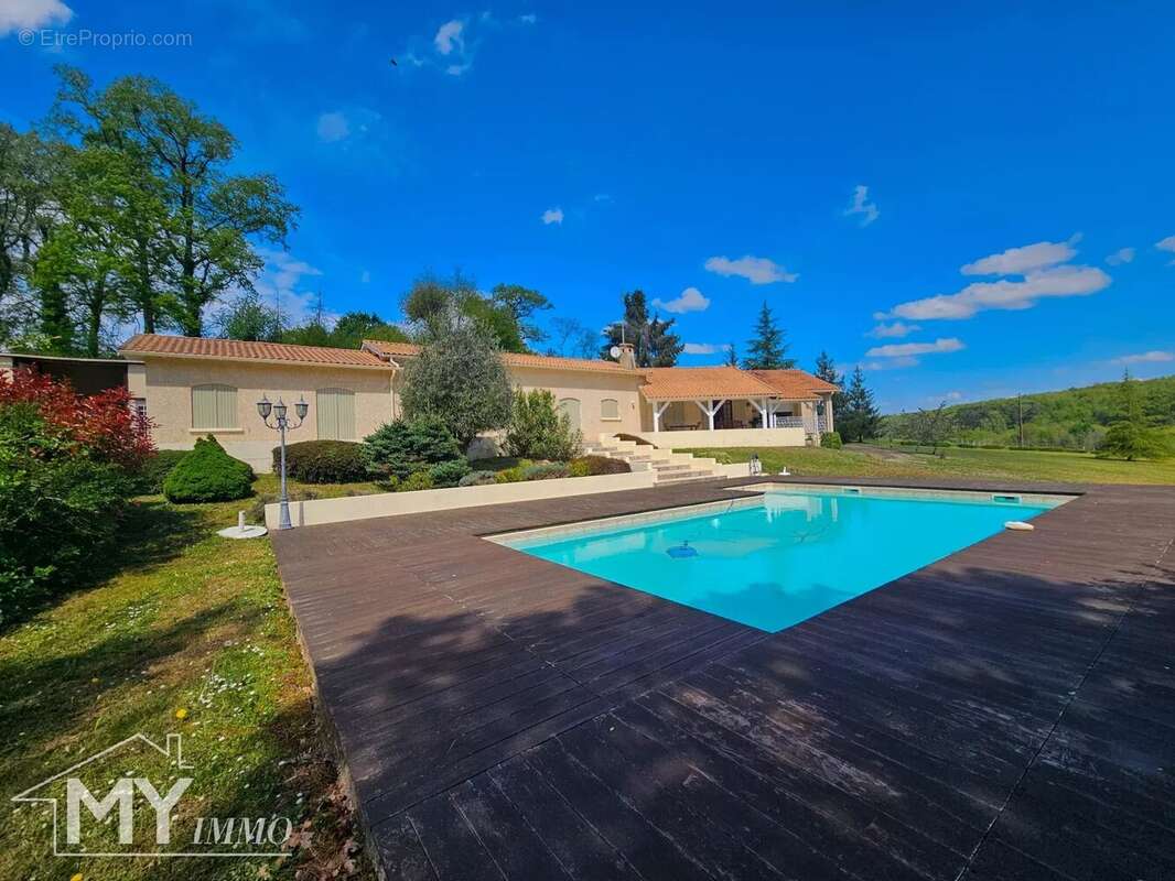 Maison à PINEUILH