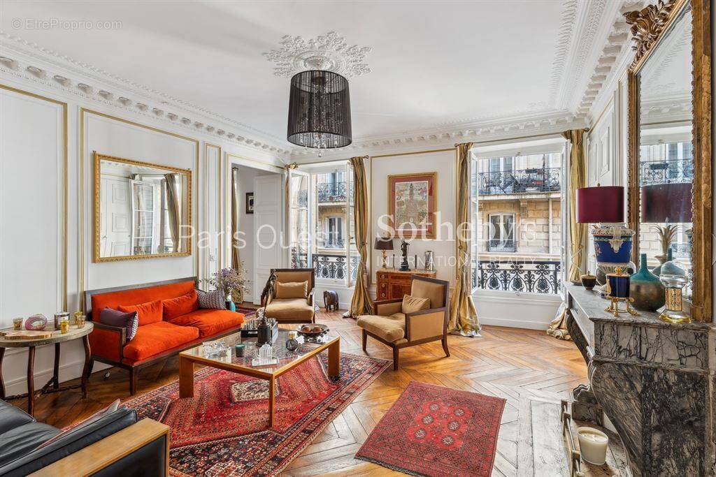 Appartement à PARIS-8E
