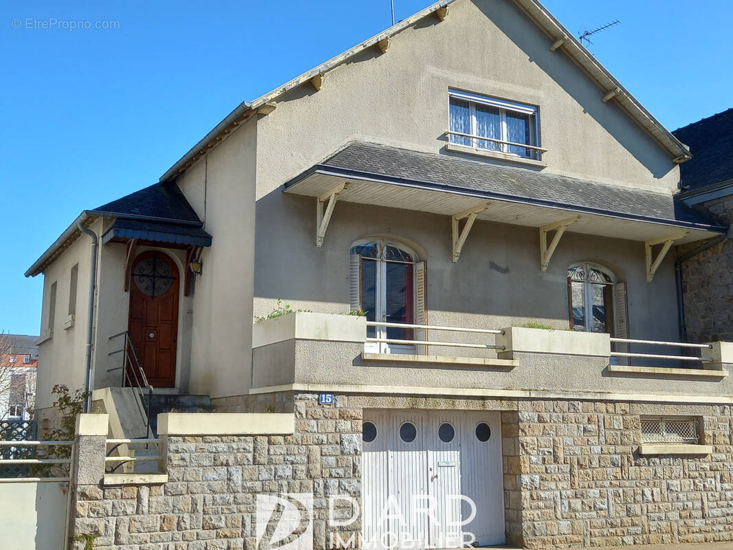 Maison à FOUGERES