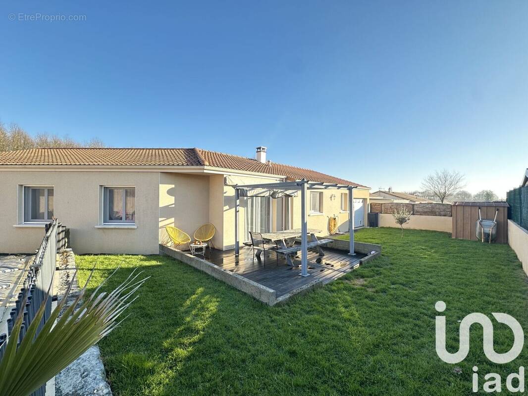 Photo 1 - Maison à SAINT-MACAIRE-EN-MAUGES