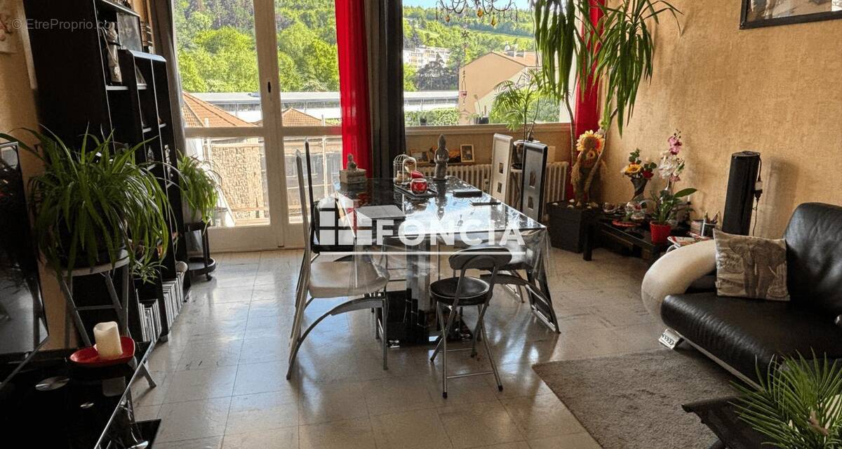 Appartement à SAINT-ETIENNE