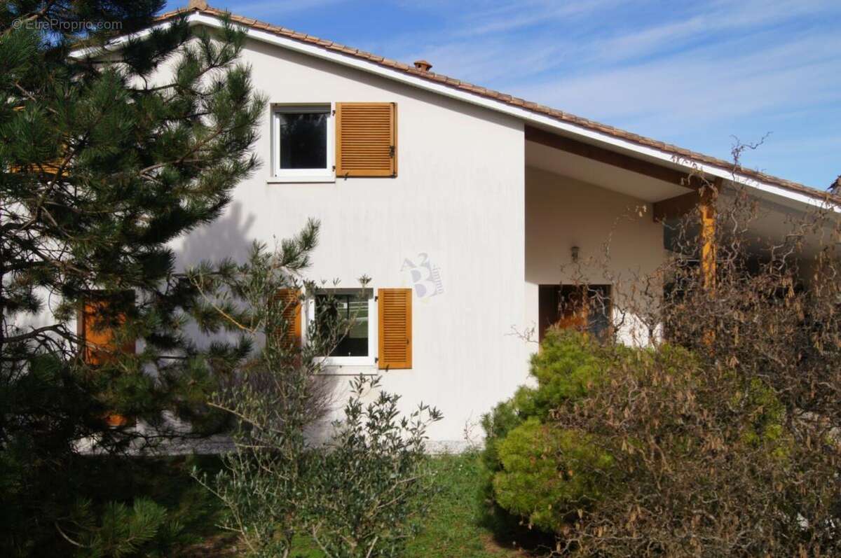 Maison à MORNAC