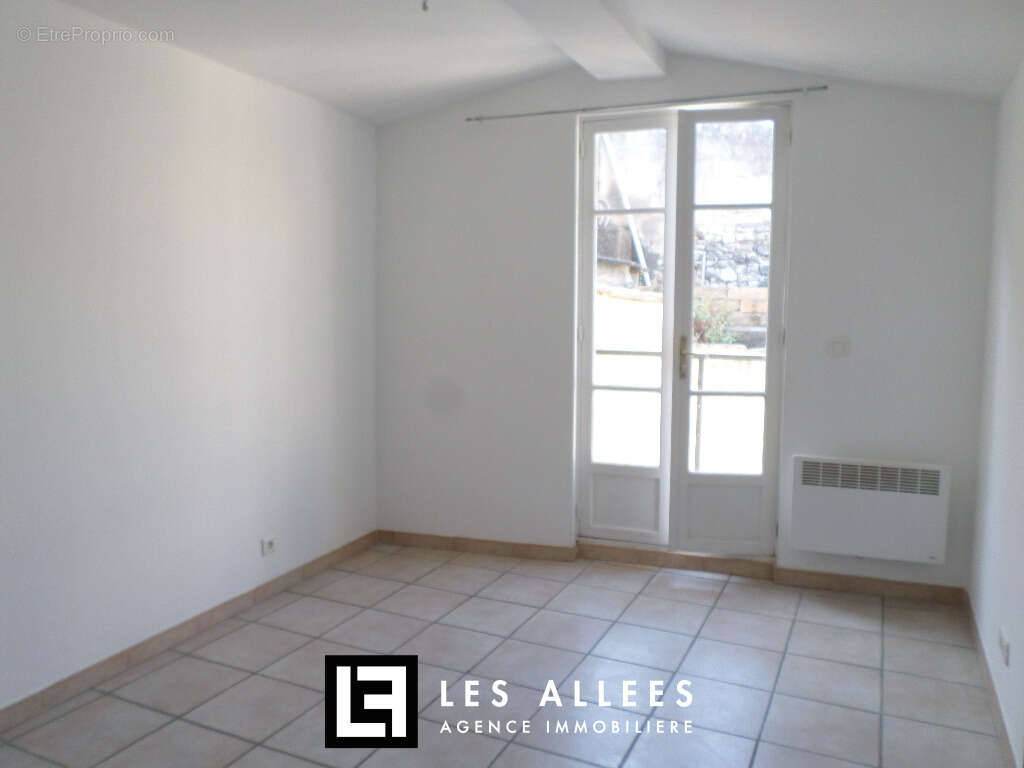 pièce de vie - Appartement à BOLLENE