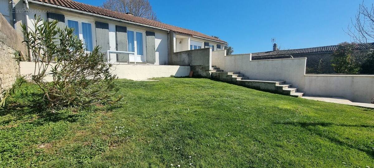 Maison à LA CRECHE
