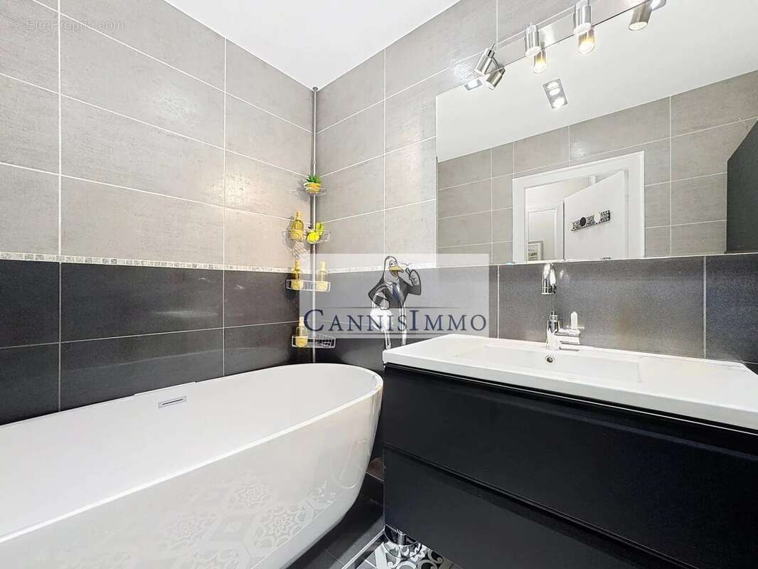 Appartement à MANDELIEU-LA-NAPOULE