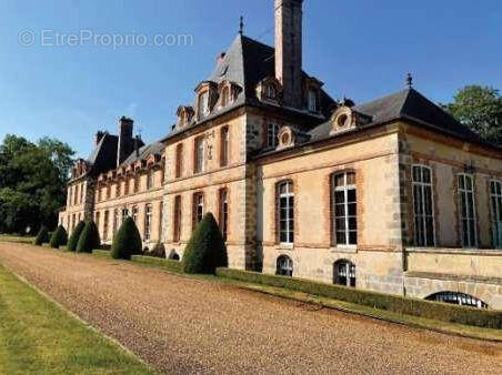 Maison à SAINT-CYR-SOUS-DOURDAN