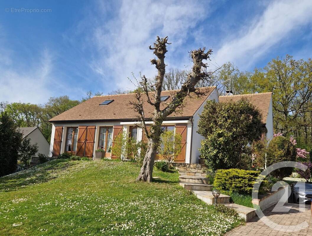Maison à VARENNES-JARCY