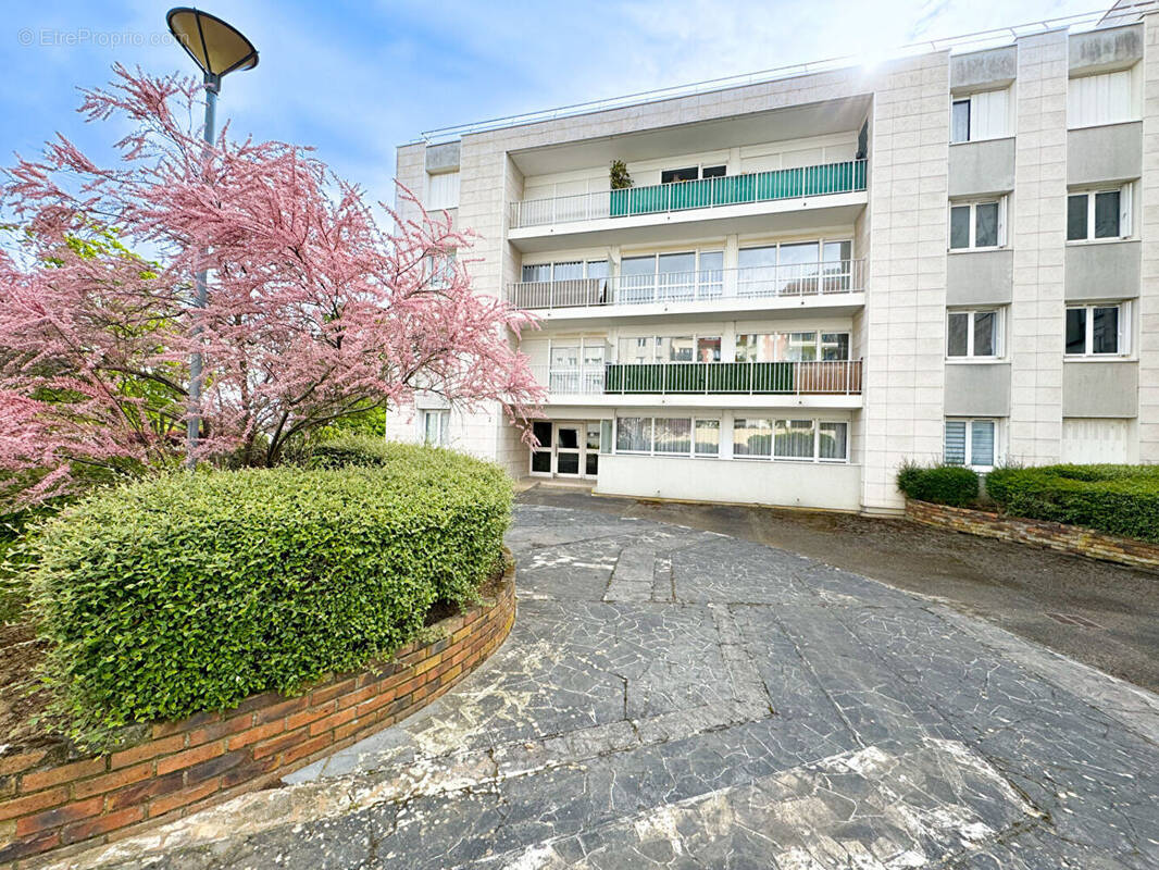 Appartement à LE PLESSIS-ROBINSON